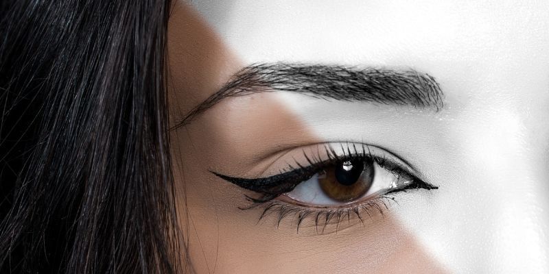 How to Apply Flawless Eyeliner