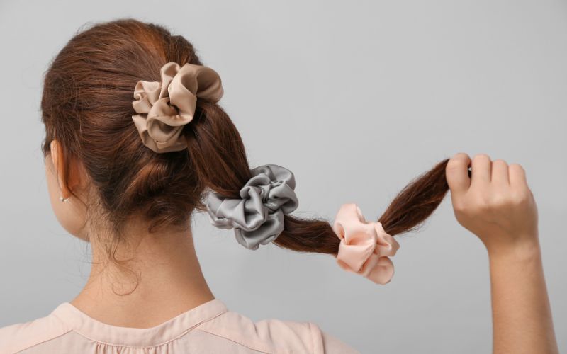 Ponytail with scrunchies